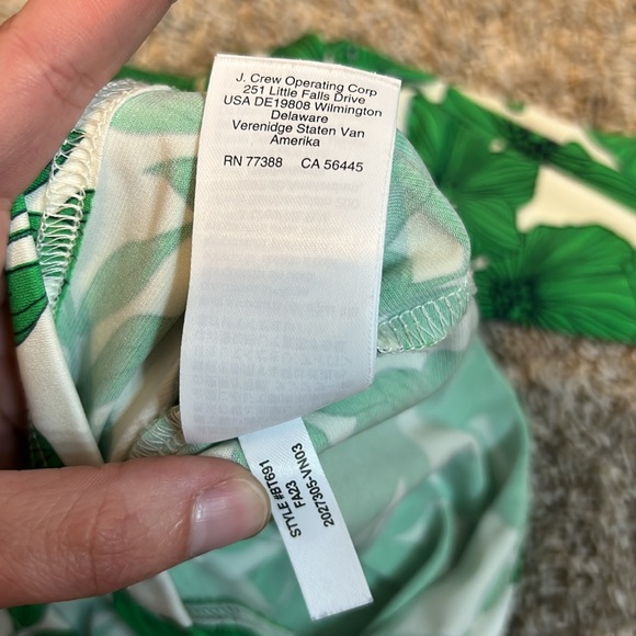 NWOT J.Crew Matte Jersey Turtleneck Kelly Green Botanical Print Size Medium - Picture 9 of 10